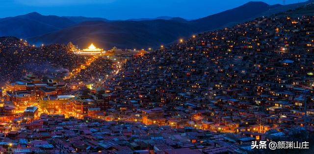 关于四川名胜古迹的五副对联,四川的名胜景点的对联赏析