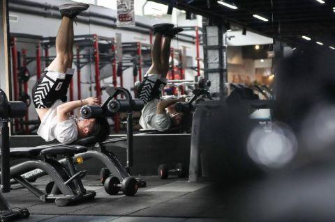 24小时健身房上海年卡价格,按次收费健身房上海