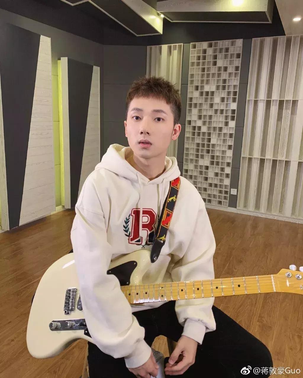 这档节目后，我们夸奖一首歌好听的方式，或许能变多了