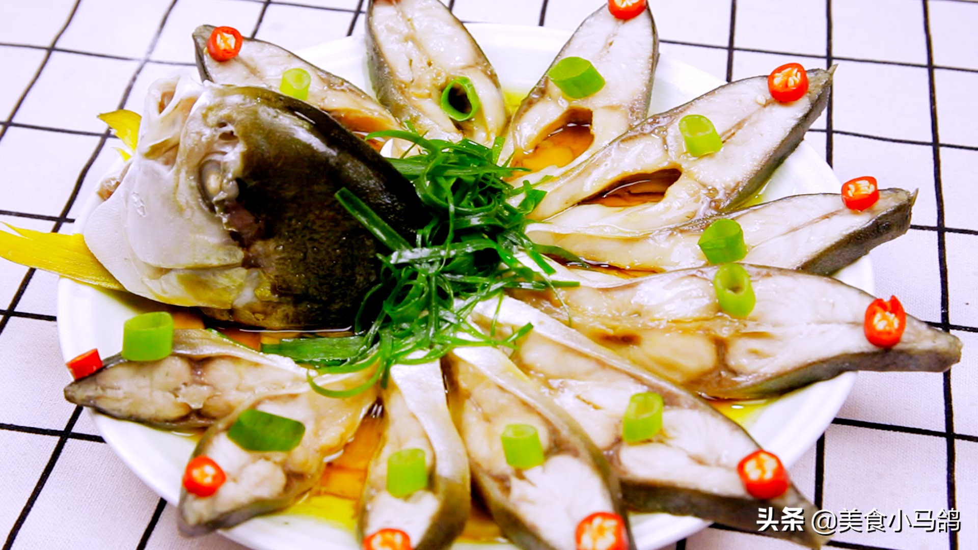 继续清理年货库存，教你做一道颜值爆表的清蒸鱼，晒朋友圈后火了