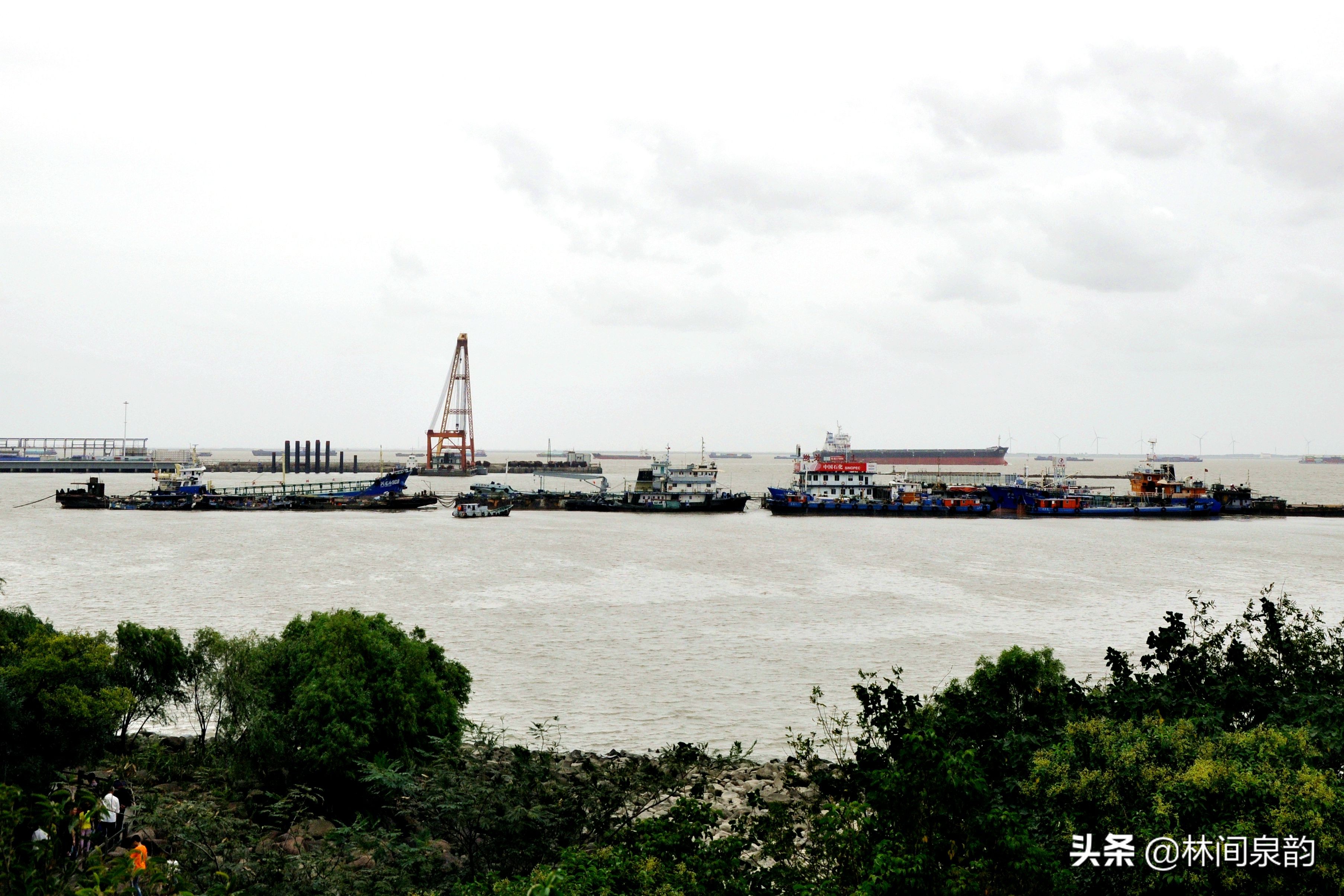 昔日守护边关今朝守护青山,昔日锁江炮台