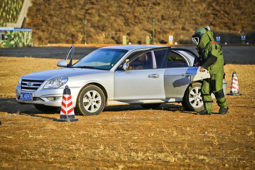 拆弹专家如何练成,真正的拆弹专家视频