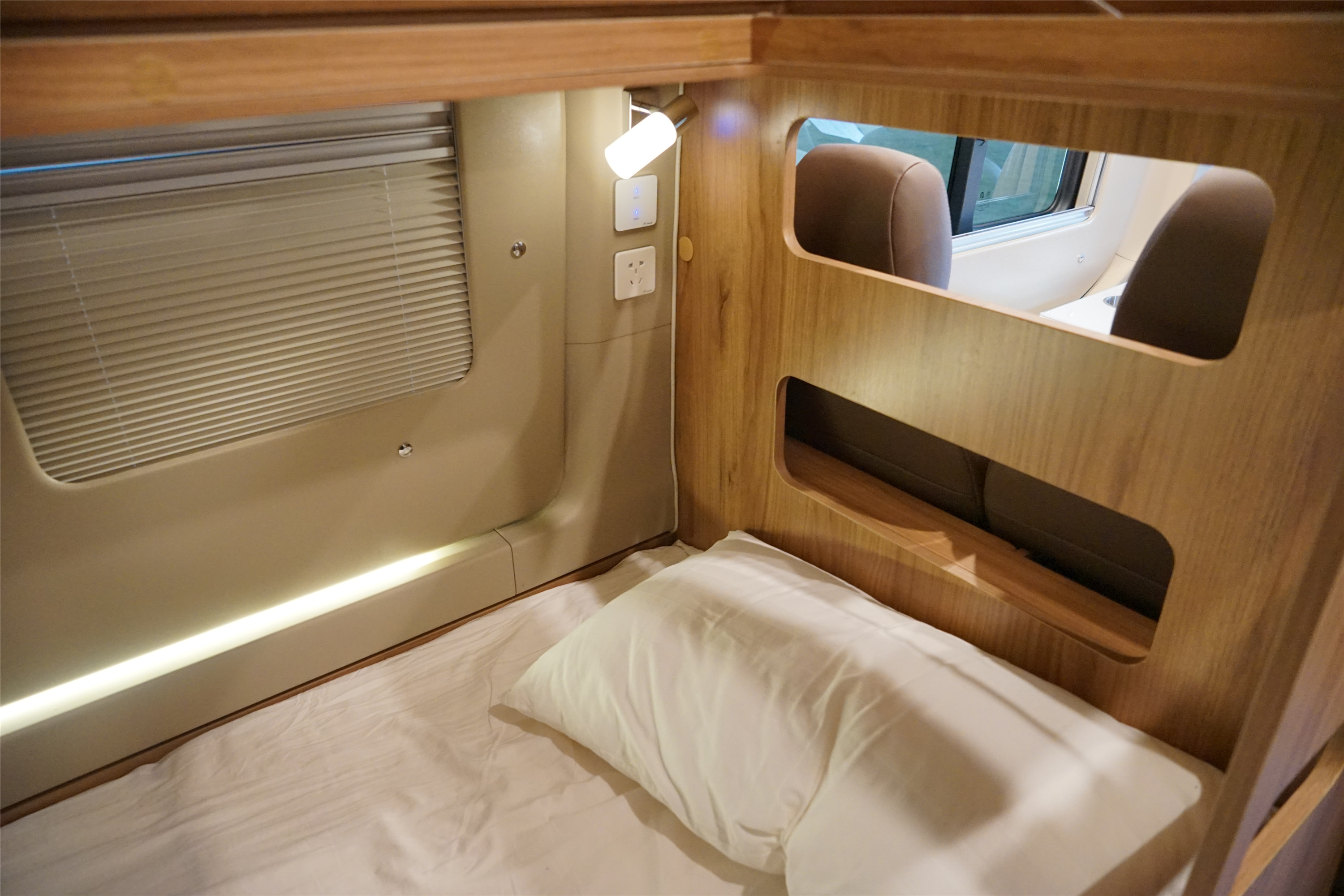 上汽大通maxus旅行家v90房车,房车大全大通v90