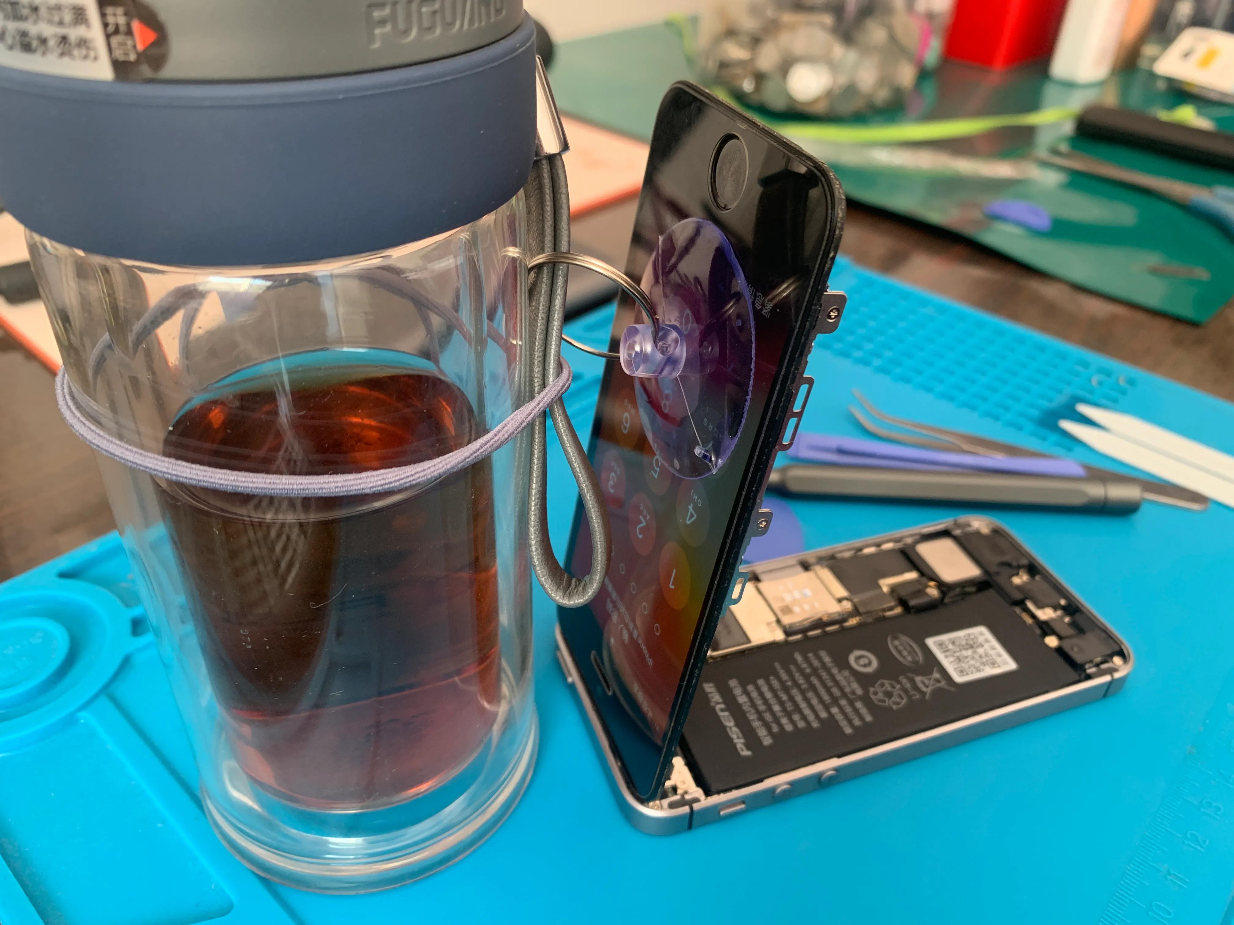 iphone5siphonese,iphonese换电池教程