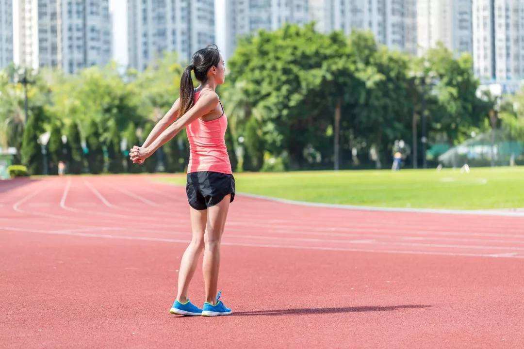 防止或矫正儿童少年的驼背,防止驼背可以护腰