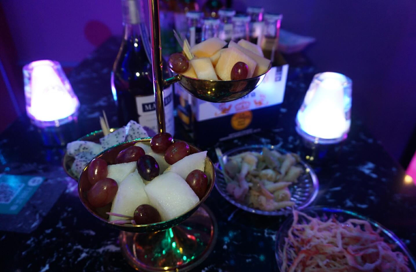 粉色羽毛、星空灯、透明泡泡，没错，一起来好久不见约听歌啊