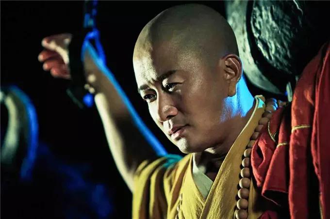 李连杰的醉拳与成龙醉拳谁是正宗,螳螂拳李连杰vs成龙醉拳大电影