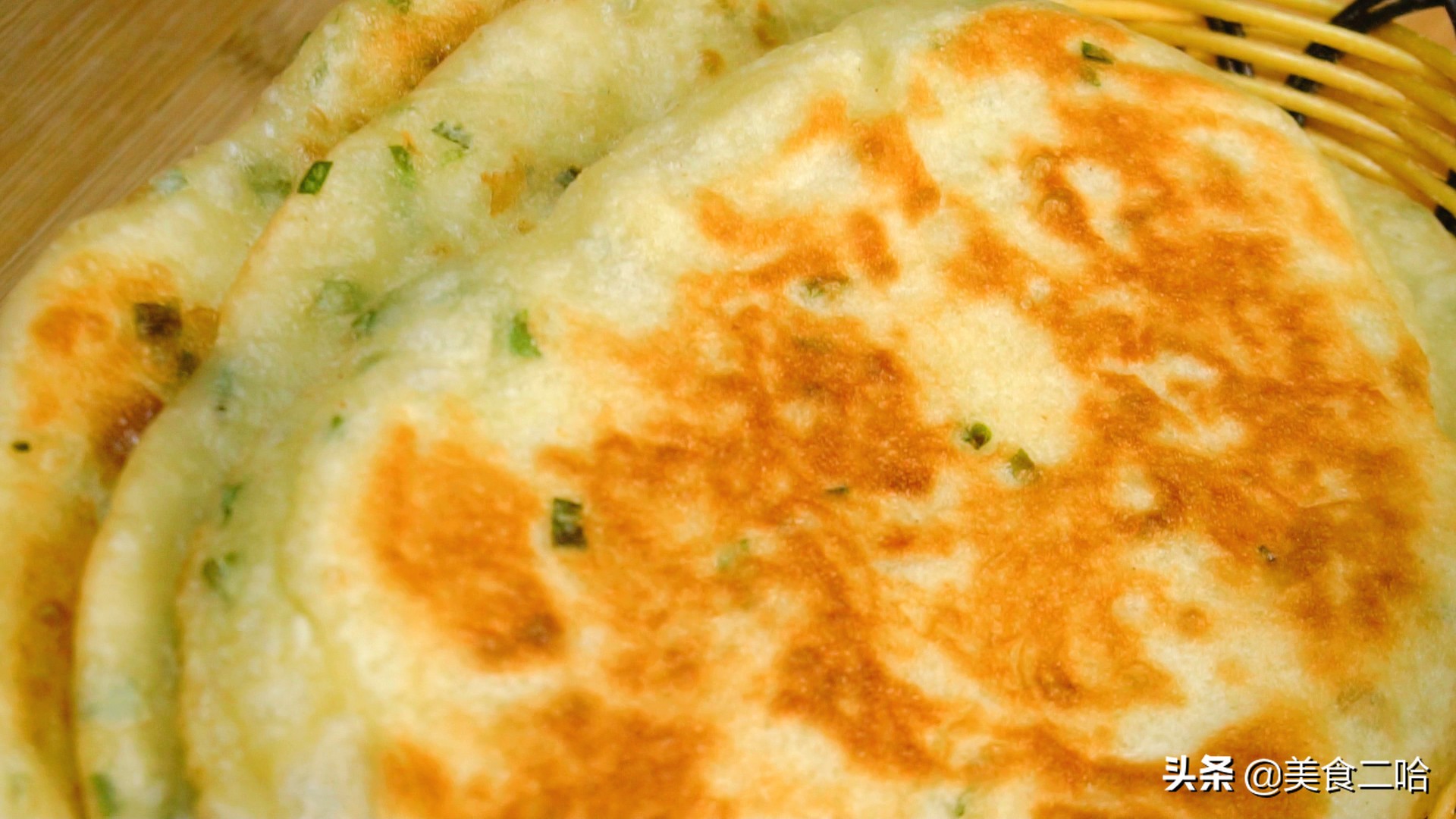 葱花饼怎么做又松又软凉了不硬,家常葱花饼柔软筋道凉了也不硬