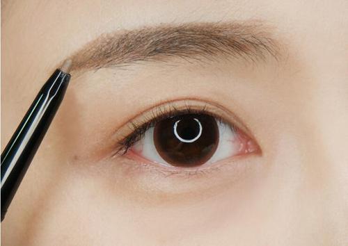 如何自己画眉毛新手画对称眉,在纸上画眉如何让眉画得有层次感