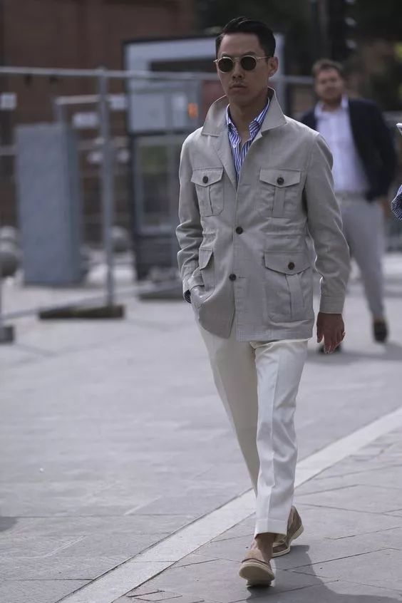 男人除了拥有一件绅士的西装，这件充满野性的狩猎夹克也不容错过