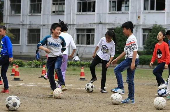 游益足球捐赠计划，帮助孩子强身健体，提高自身品质