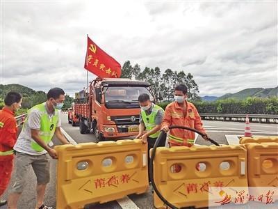 鲜红*党**旗高高飘扬抗疫一线——看莆田市广大*党**员担当作为合力打赢疫情防控歼灭战