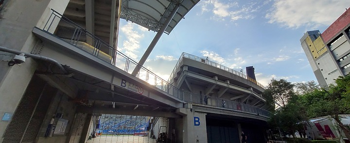 三星GalaxyZFlip评测：吸引目光的不止折叠