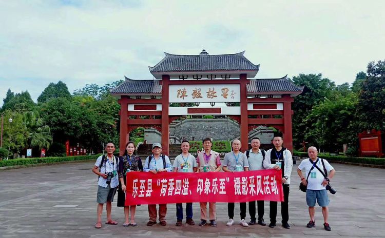 涔愯嚦鑽疯姳鎽勫奖浣滃搧娆ｈ祻,涔愯嚦鍗拌薄鎽勫奖