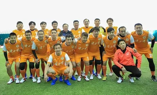 梅西脱衣、德罗巴三杠滑跪，盘点那些奇葩逗比的球星庆祝动作