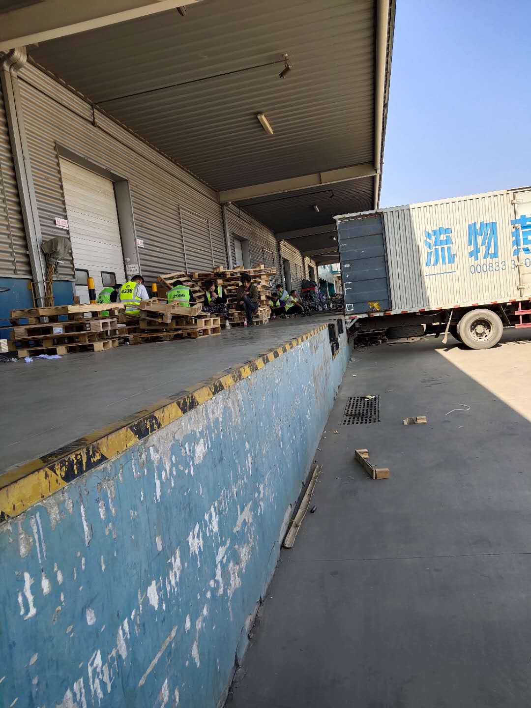 高顶9.6米高栏货车司机真实收入,轻卡货车司机工资多少