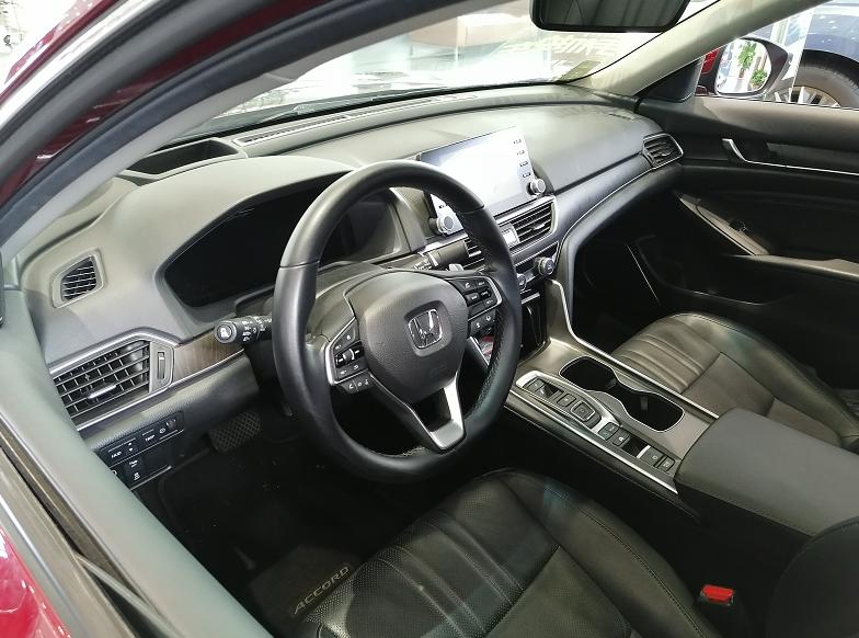 本田雅阁体验,雅阁红色外观