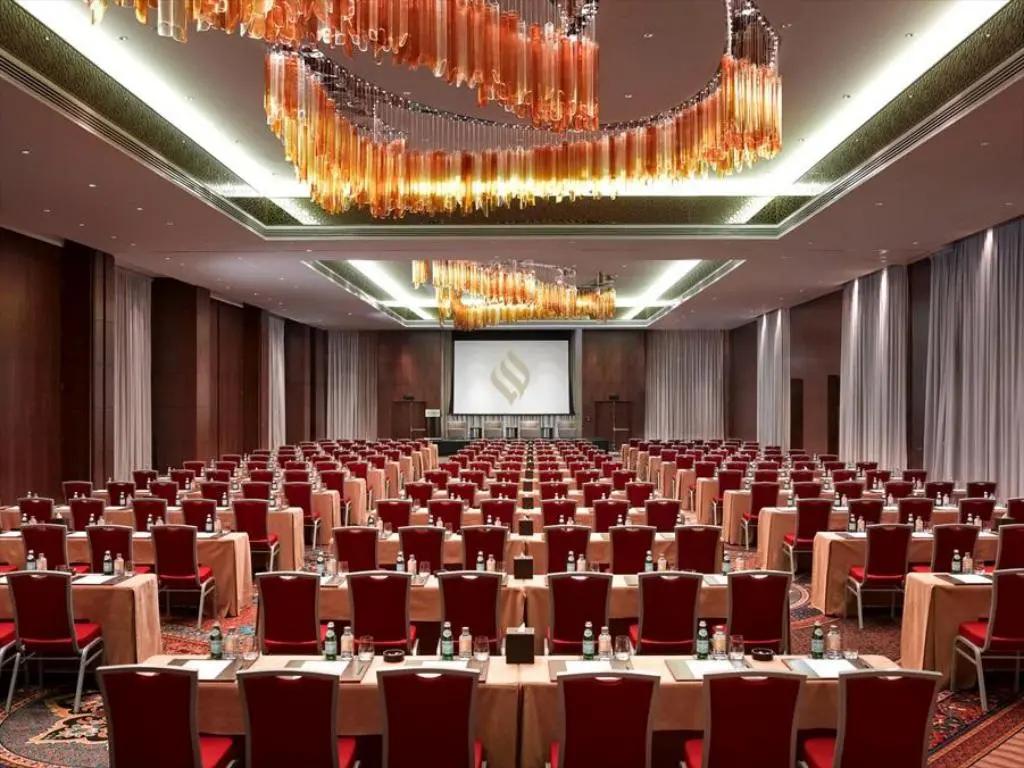 迪拜卓美亚阿联酋塔酒店几星,迪拜卓美亚帆船酒店有多繁华