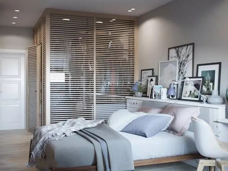 床头柜怎么收纳最合理不是抽屉,床头放不下床头柜怎么做收纳