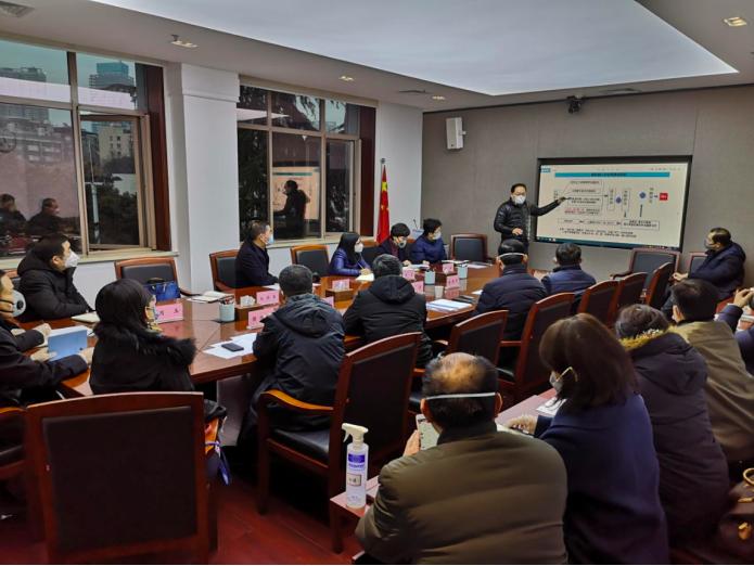 援鄂医疗队小姐姐拥抱铁骑,援鄂医疗队小姐姐表白警察