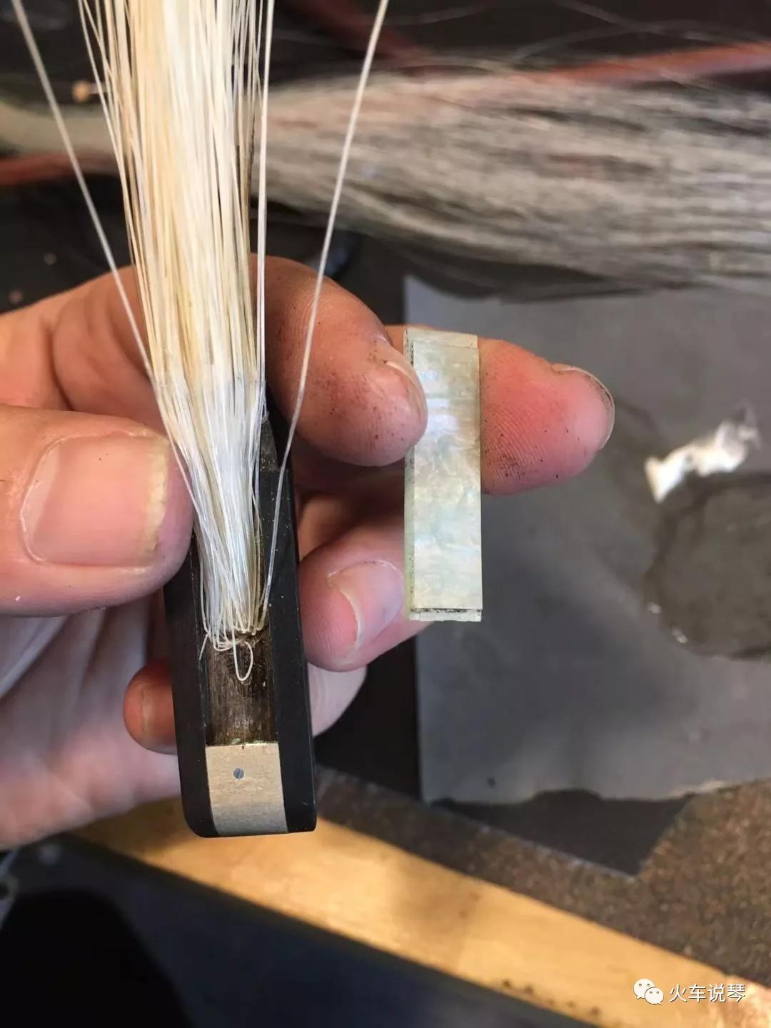 手把手带你学换刃,高档的小提琴弓毛用平了怎么换