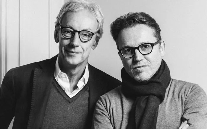 在皮鞋和球鞋之间摇摆的我们，终于找到了最佳选择