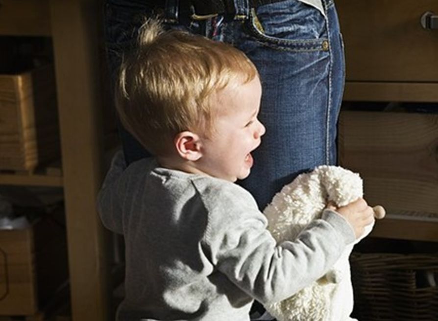 9岁小孩为什么妈妈一走孩子就哭,妈妈一走宝宝就哭闹怎么办