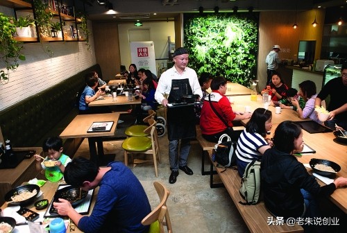 00后小伙开餐饮店日常,开米线店的十大忠告