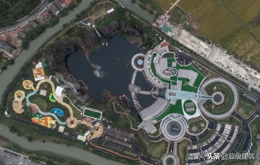 深坑酒店建造过程中洪水怎么处理,深坑酒店的水怎么排