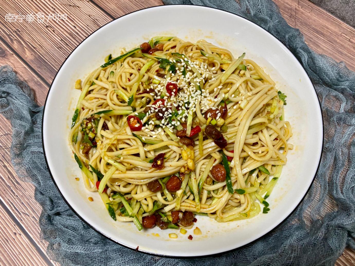 面条别再水煮了这样做劲道爽滑,煮面时水开了之后用开小火吗