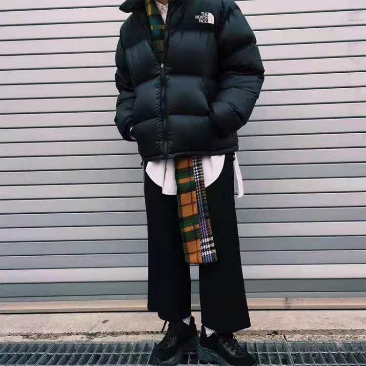 冬季奶黄色羽绒服穿搭,潮人怎样穿衣服