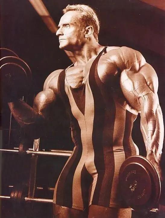 30岁暴毙！曾是是世界体脂最低的*男猛**！告诉你为何不能碰类固醇