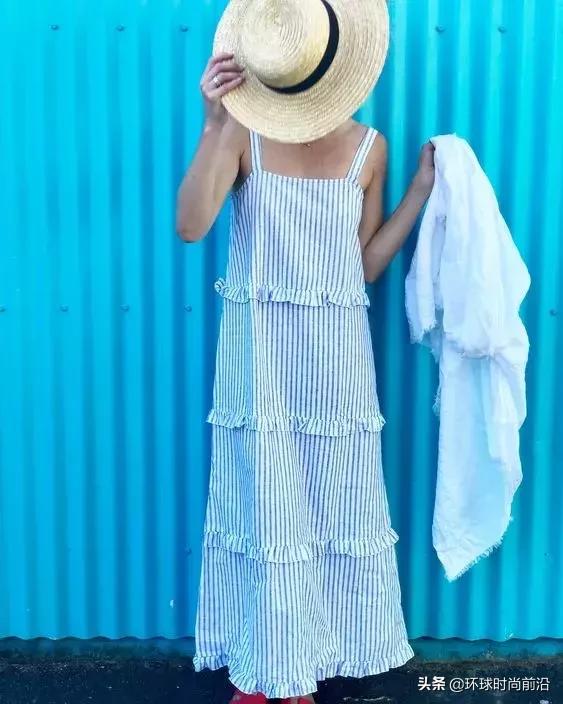美炸了的吊带裙也挑人，会露才是王者