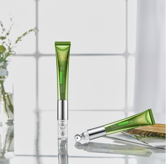 能掐出水的脸蛋,水蜜桃女孩怎么捏