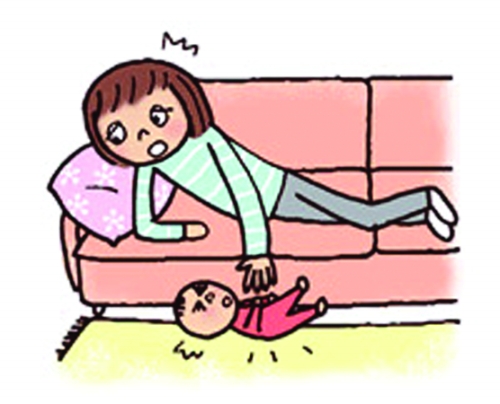 宝宝玩耍时把头撞到墙上怎么办,不小心婴儿头使劲儿撞到墙怎么办