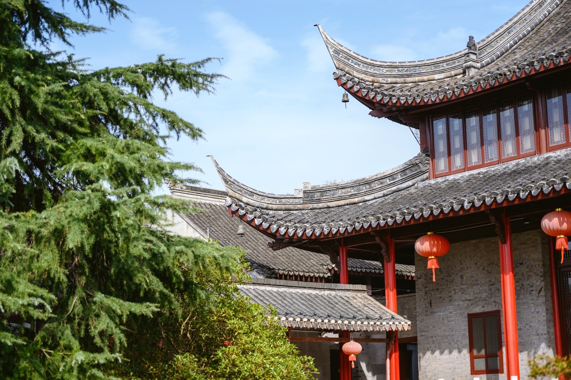 江苏人气最旺的寺庙，与浙江国清寺齐名，距今已1500多年历史