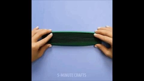 圣诞节快到了想用卡纸做个圣诞树,给老师圣诞贺卡