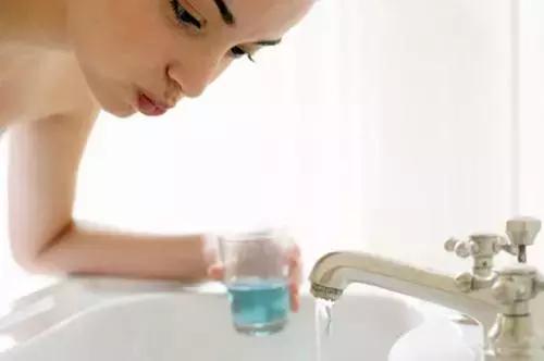 牙龈肿痛是怎么回事呢,牙龈肿痛是怎么回事倪海厦