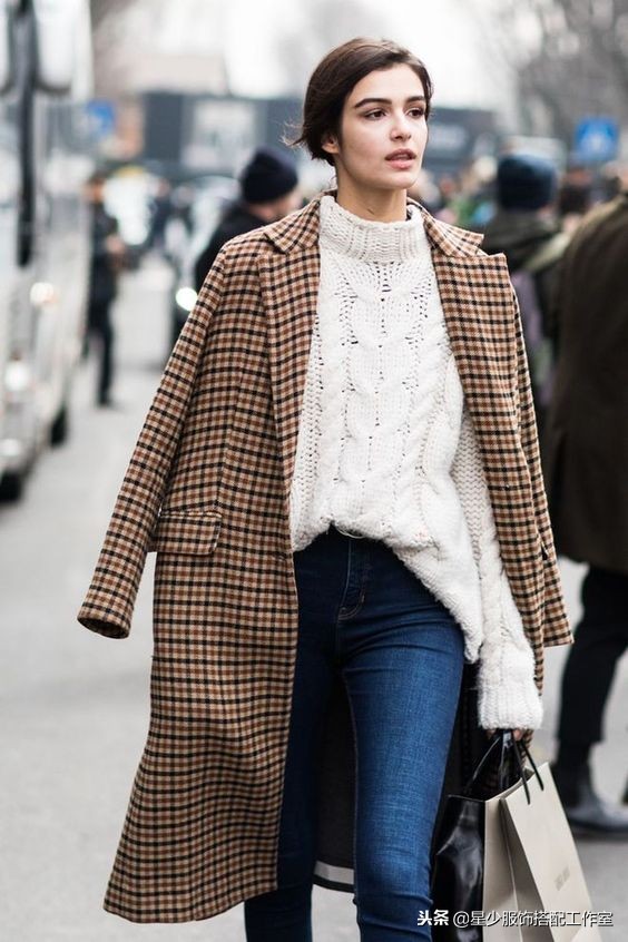 冬季大衣穿搭搭配技巧,40-50岁减龄穿搭格子大衣中长款