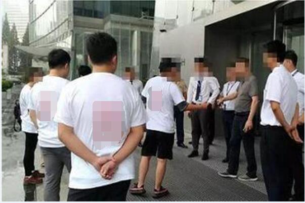 谁笑谁输系列,拼多多九块九包邮有多离谱