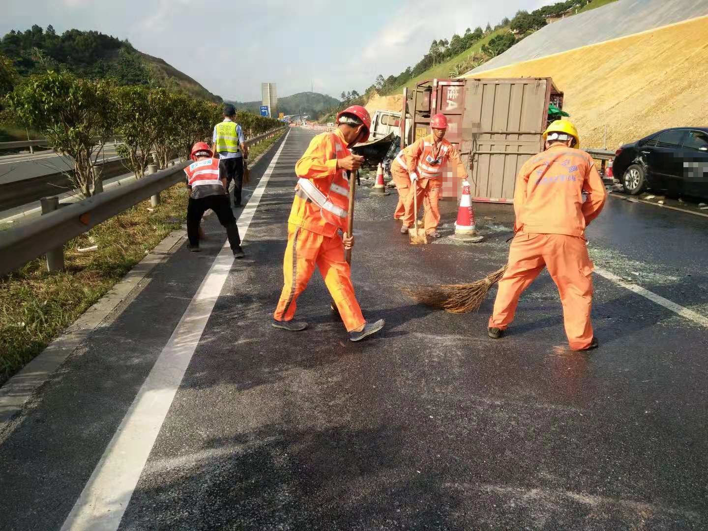 阳光刺眼导致追尾,阳光刺眼追尾事件