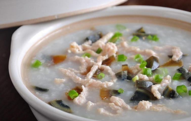 做皮蛋瘦肉粥要不要勾芡,做皮蛋瘦肉粥时皮蛋用弄熟么