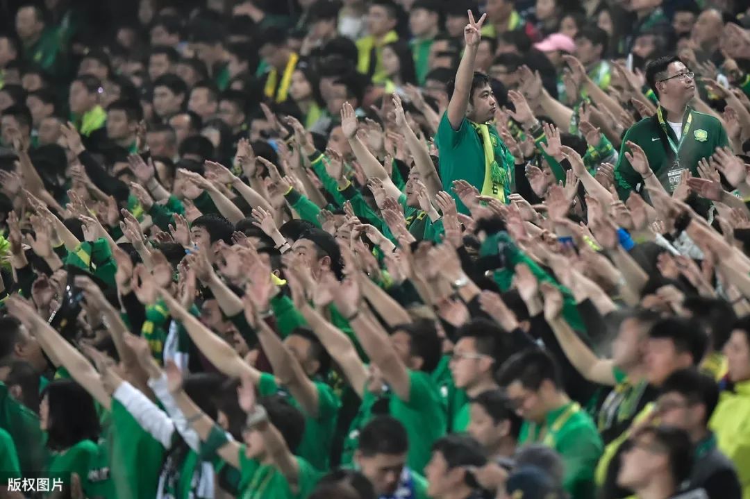 院子里踢足球,胡同踢毽