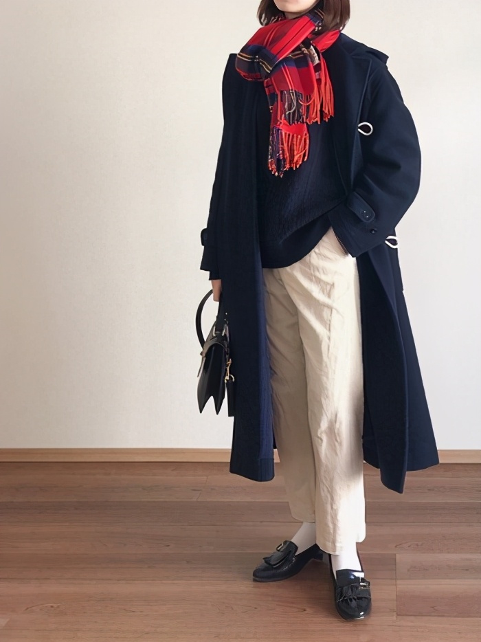 夏季灯芯绒裤的最佳搭配,穿搭复古潮的灯芯绒裤子也超百搭