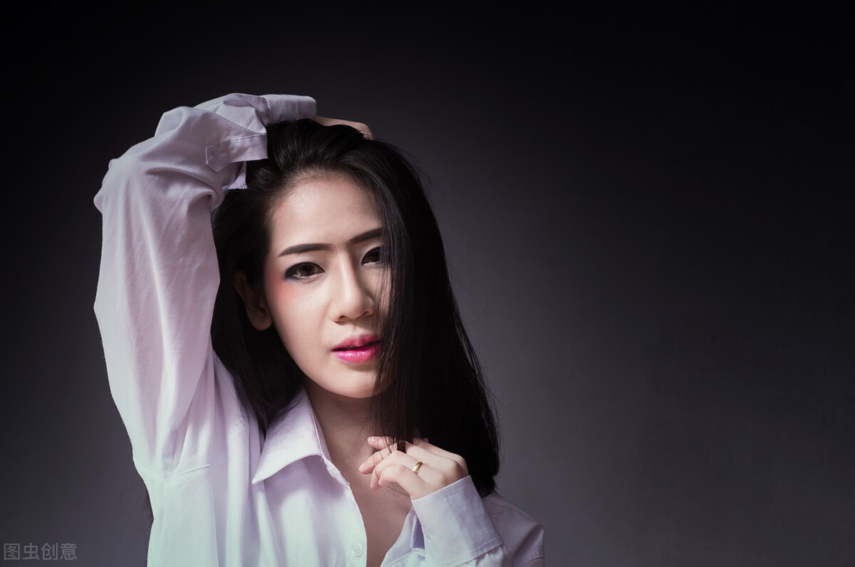 嘴唇怎么画口红才好看,嘴唇怎样才会变得好看男