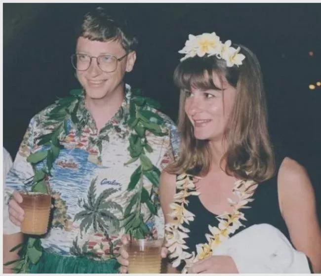 比尔盖茨承认出轨的女员工是谁,比尔盖茨承认出轨女下属事件