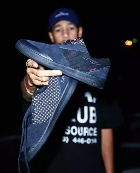 滑板鞋有没有轮子,滑板鞋vans配什么裤子