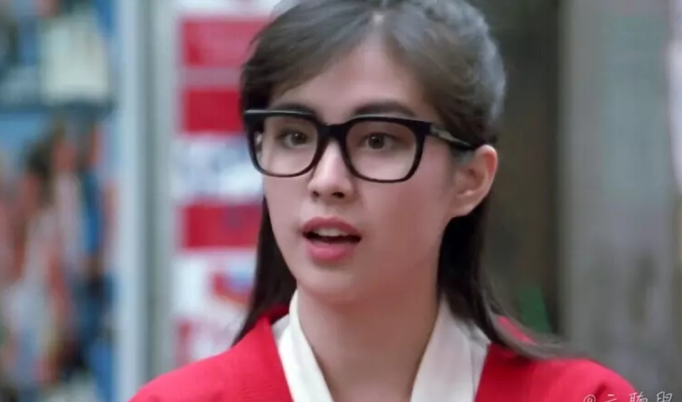 看了香港演员戴眼镜，突然明白了什么叫斯文败类