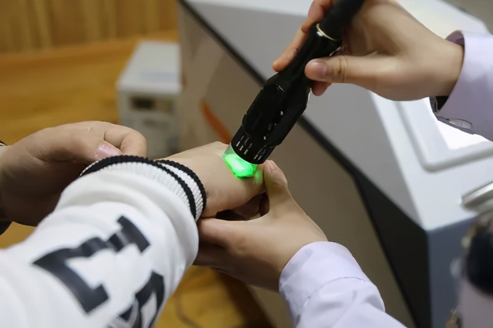 311nm紫外线光疗能把白癜风治好吗,白癜风患者必须知道的4件事