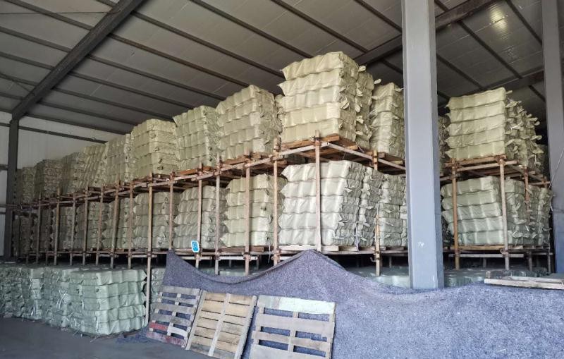 黑龙江鹤岗:政府鼎力相助“鼎尊生物”日产10万菌棒“不够卖”